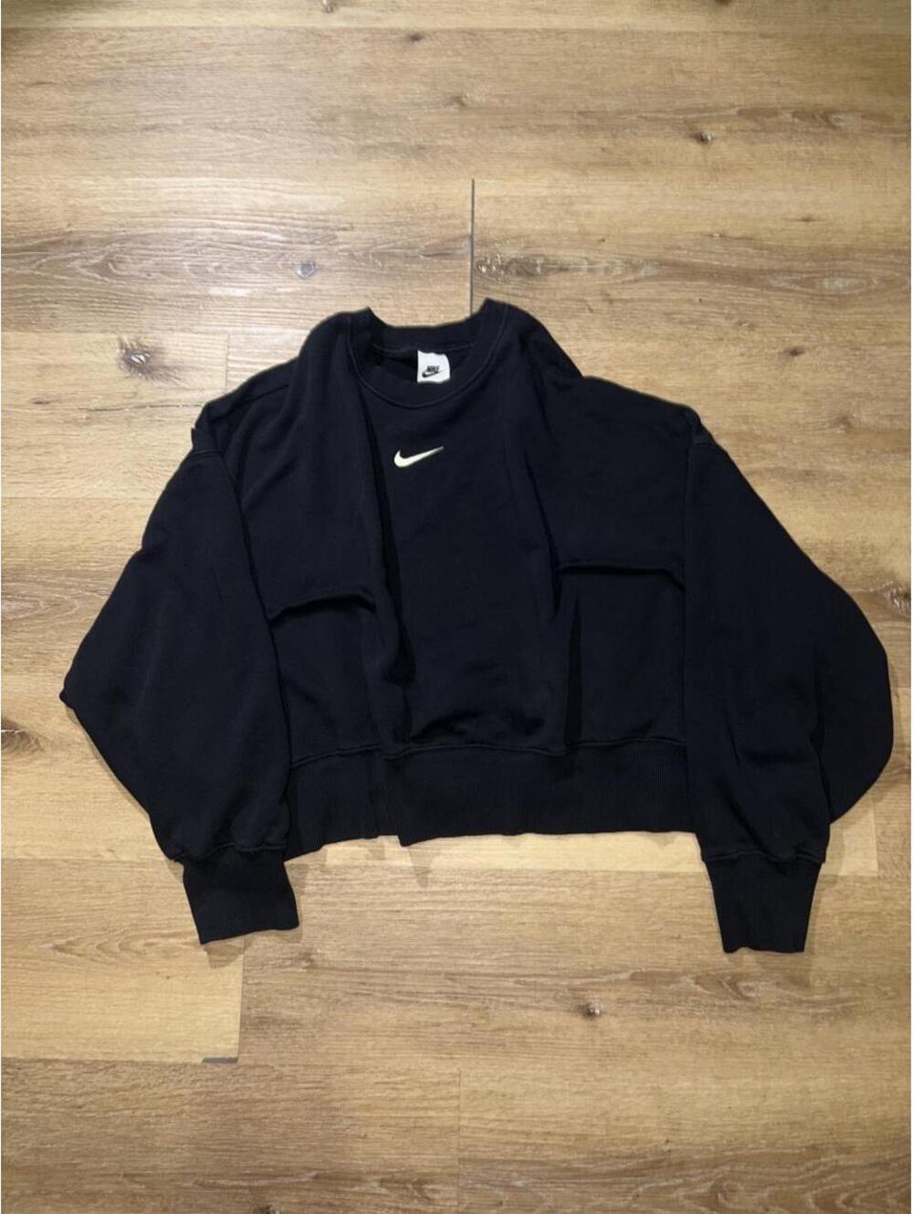 Nike Black Cropped Crewneck Sweatshirt — Women’s Large